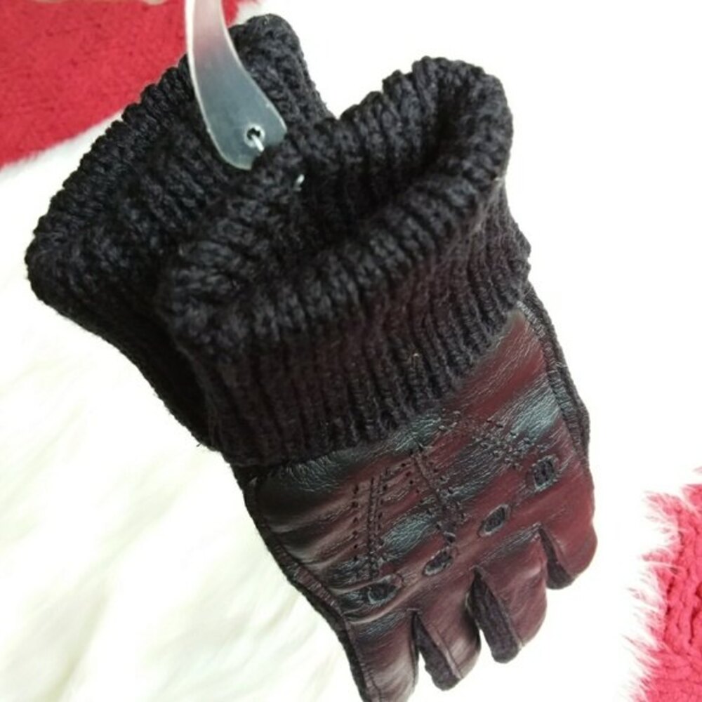English Village Black Gloves
